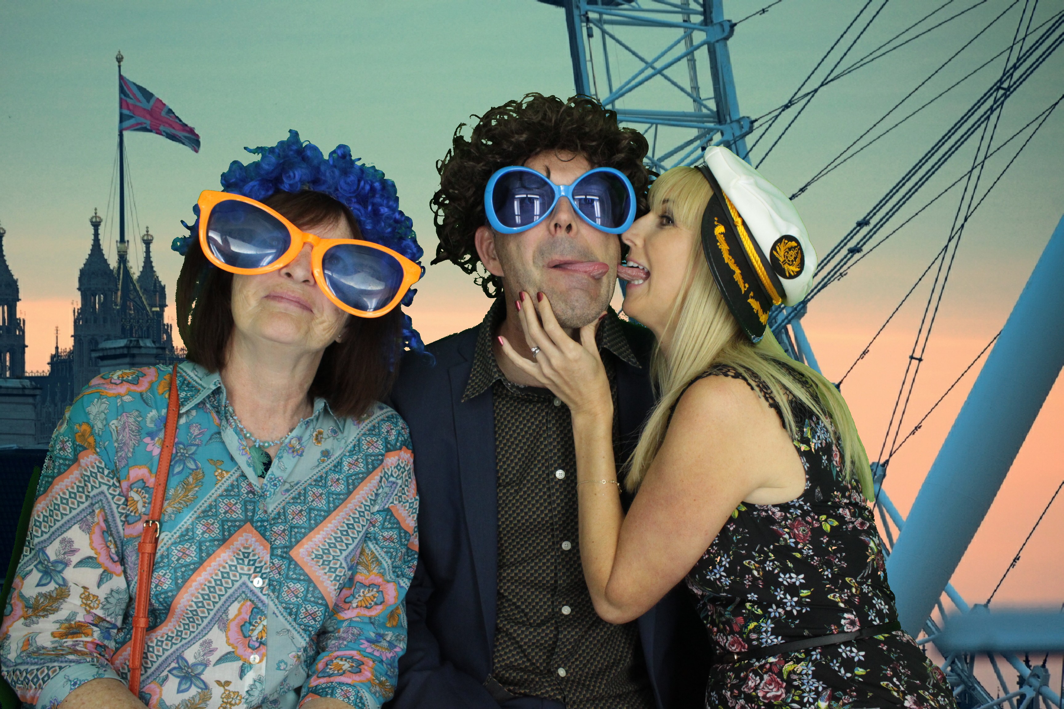 Scott & Tammy's Wedding | View more photos from the event at gallery.myphotoboothexperience.co.uk/u/MyPhotoBoothExperienceLtd/Scott-Tammys-Wedding